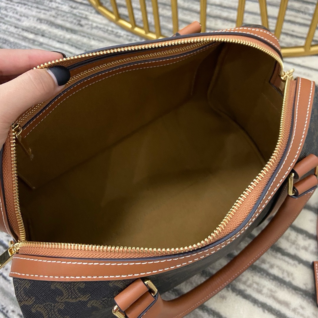 Celine Triomphe - Image 7