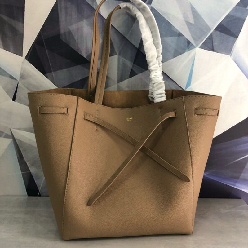 Celine Cabas Phantom