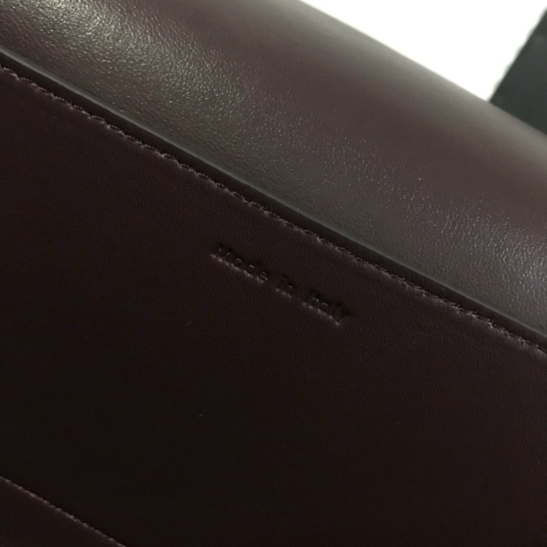 Celine Frame - Image 7