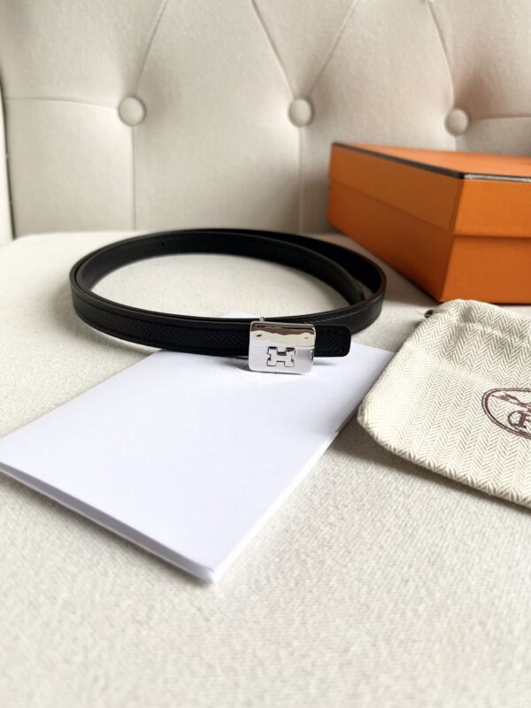 Hermes’s Women’s Narrow Belt Black Epsom