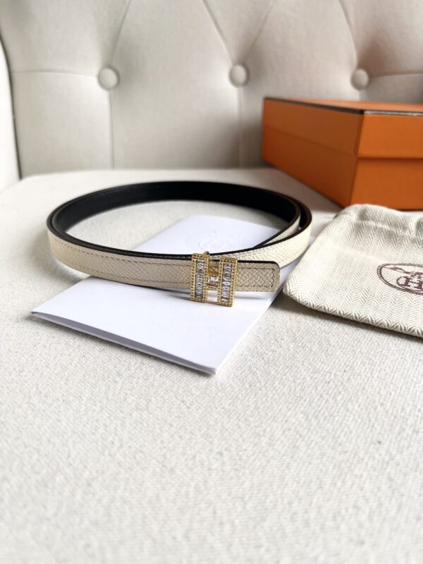 Hermes’s Women’s Narrow Belt White Epsom