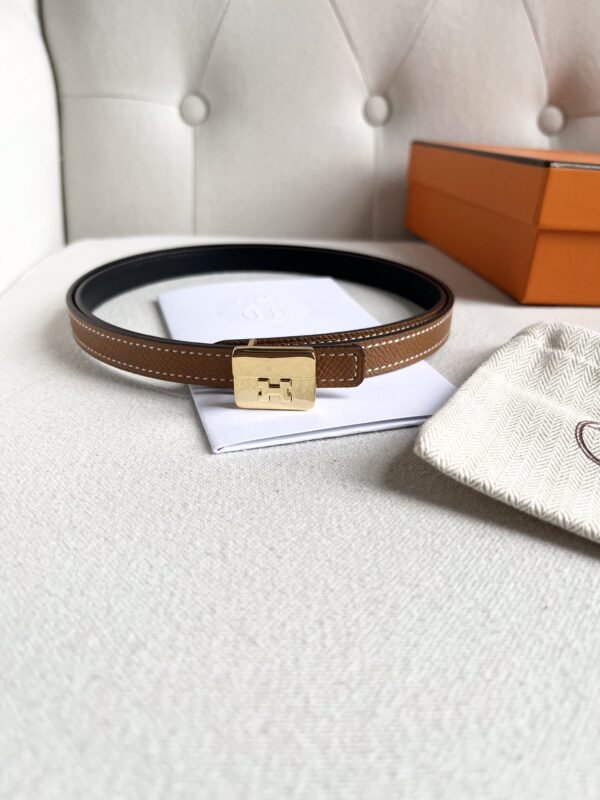 Hermes’s Women’s Narrow Belt Golden Brown Epsom