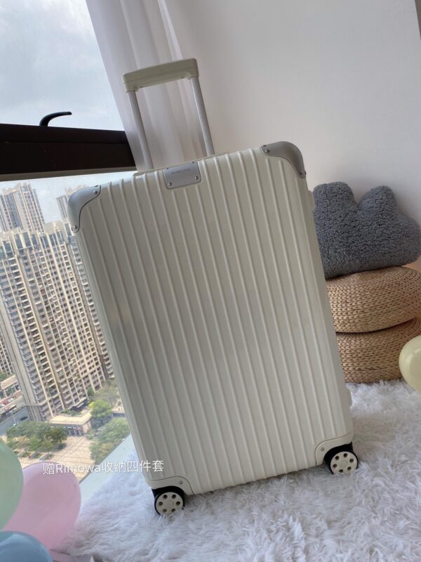 Rimowa Luggage Essential Limbo
