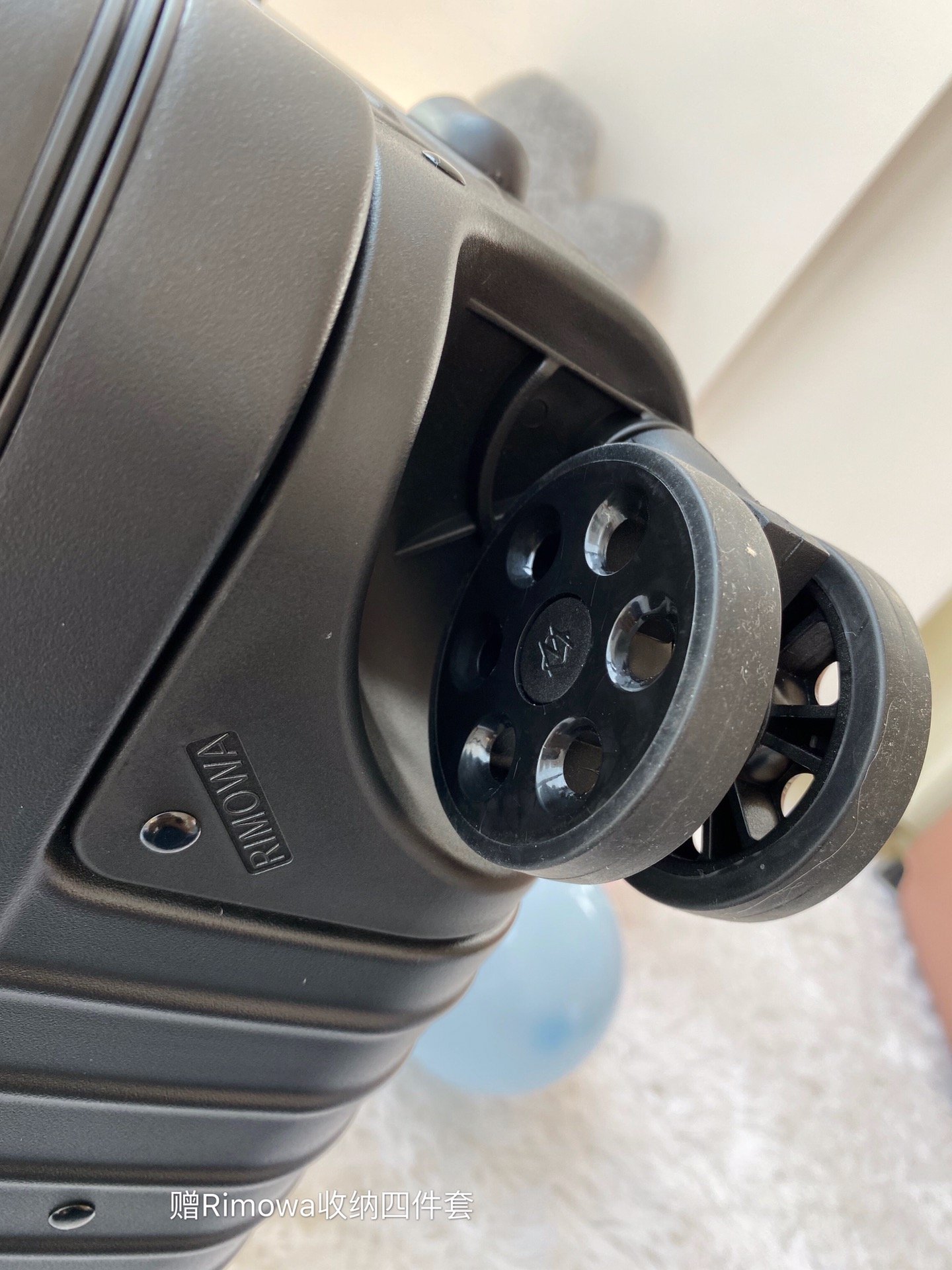 Rimowa Luggage Essential Limbo - Image 4