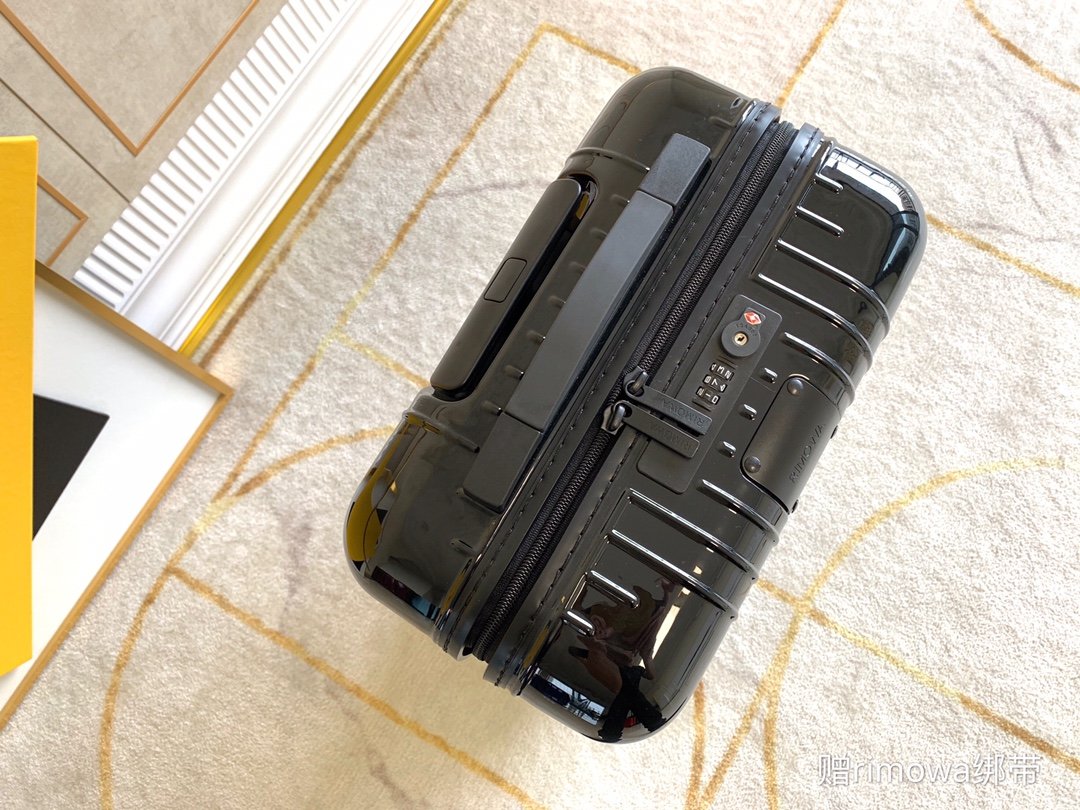 Rimowa Essential Lite - Image 4