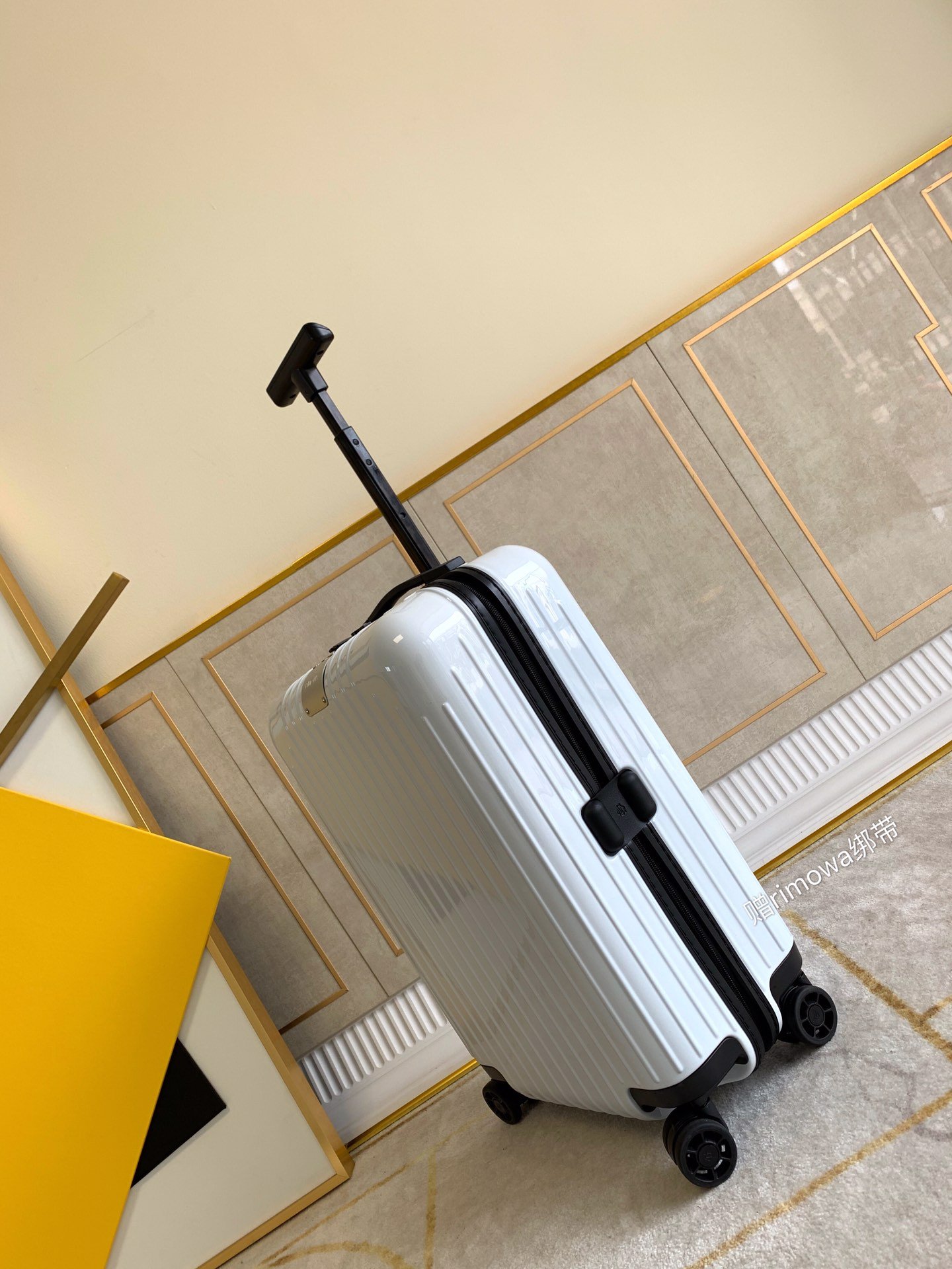 Rimowa Essential Lite - Image 8