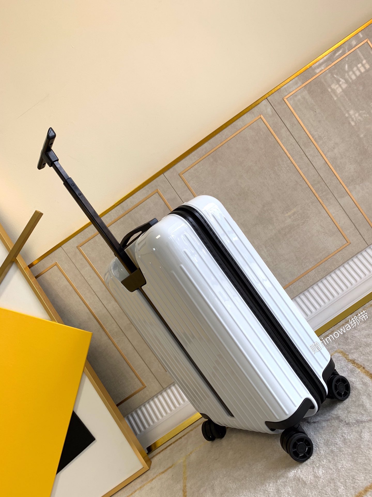 Rimowa Essential Lite - Image 9