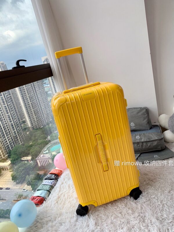 Rimowa Essential Trunk Plus