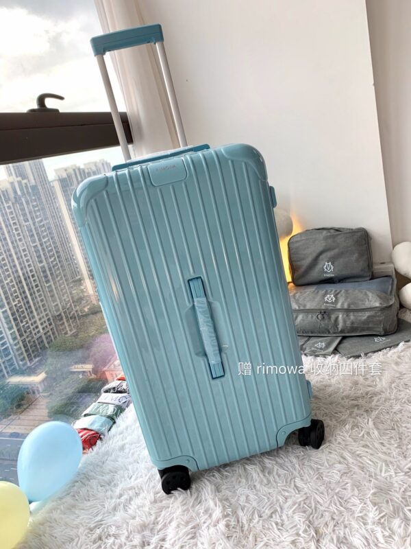 Rimowa Essential Trunk Plus