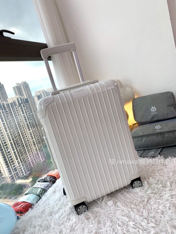 Rimowa Essential Cabin