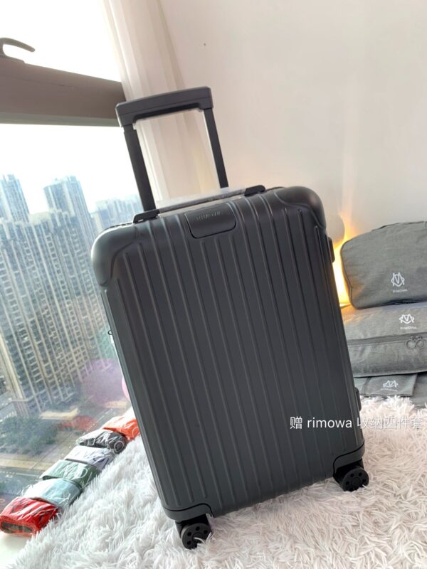 Rimowa Essential Cabin