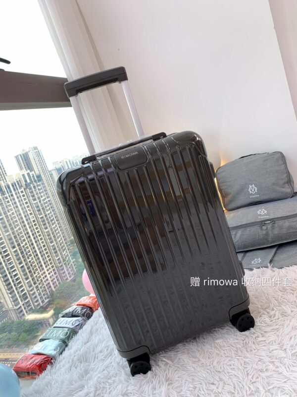 Rimowa Essential Cabin