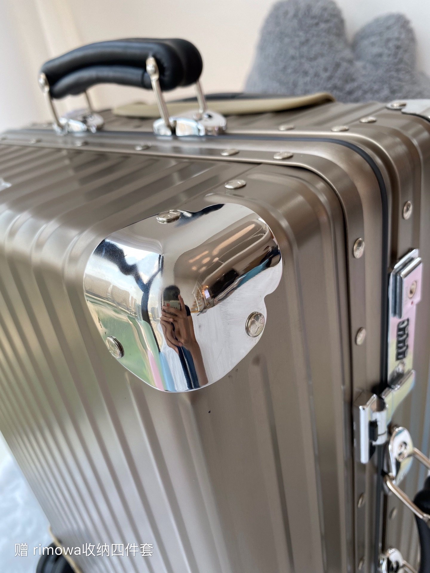 Rimowa Classic Cabin Suitcase - Image 5