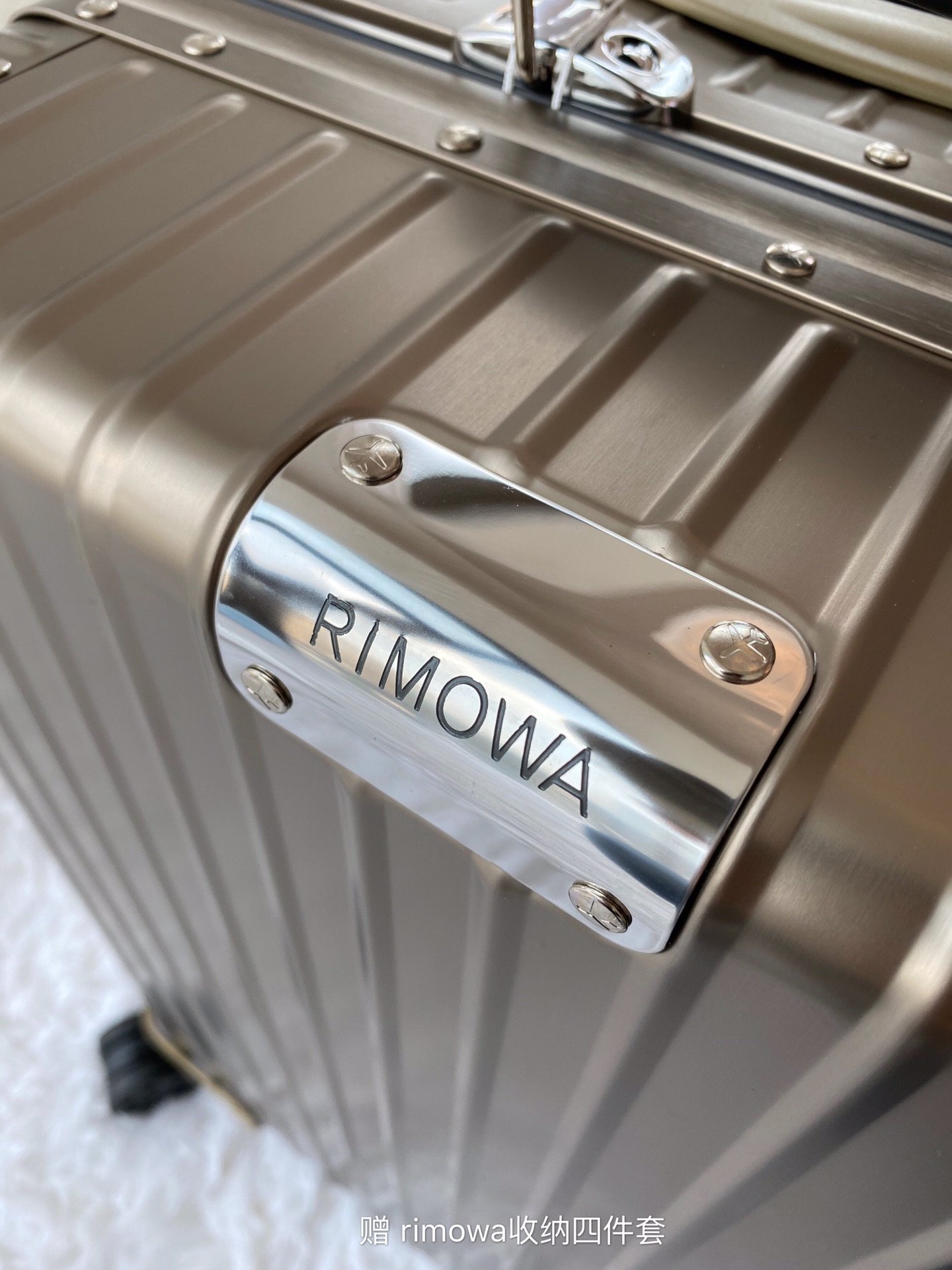 Rimowa Classic Cabin Suitcase - Image 4
