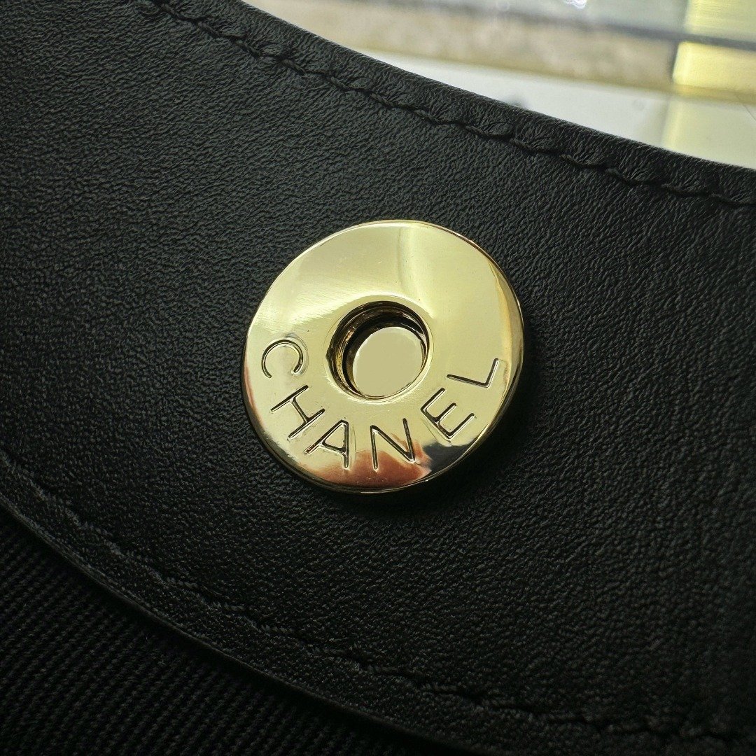 Chanel 31 Nano Bag - Image 3