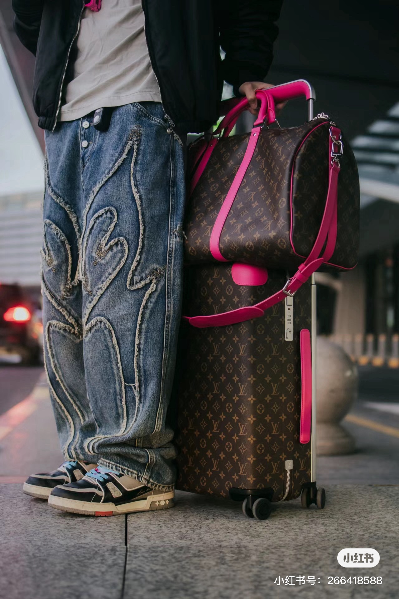 LV Horizon Unisex Travel Bag - Image 2