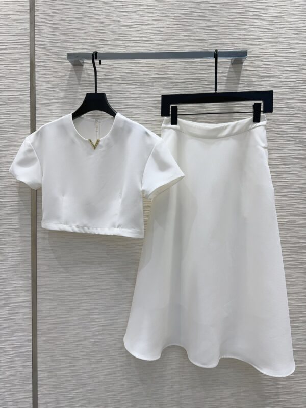 Valentino 2024 New Clothes