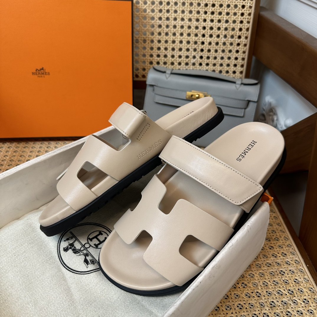 1000022701.jpg Hermès Chypre Sandals - Image 1