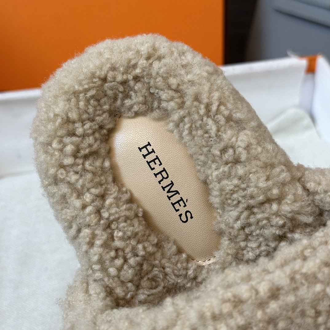 Hermès Chypre Sandals - Image 2