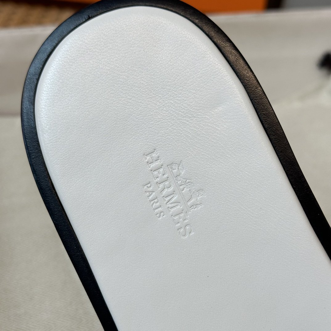 Hermès Kelly Sandals - Image 4