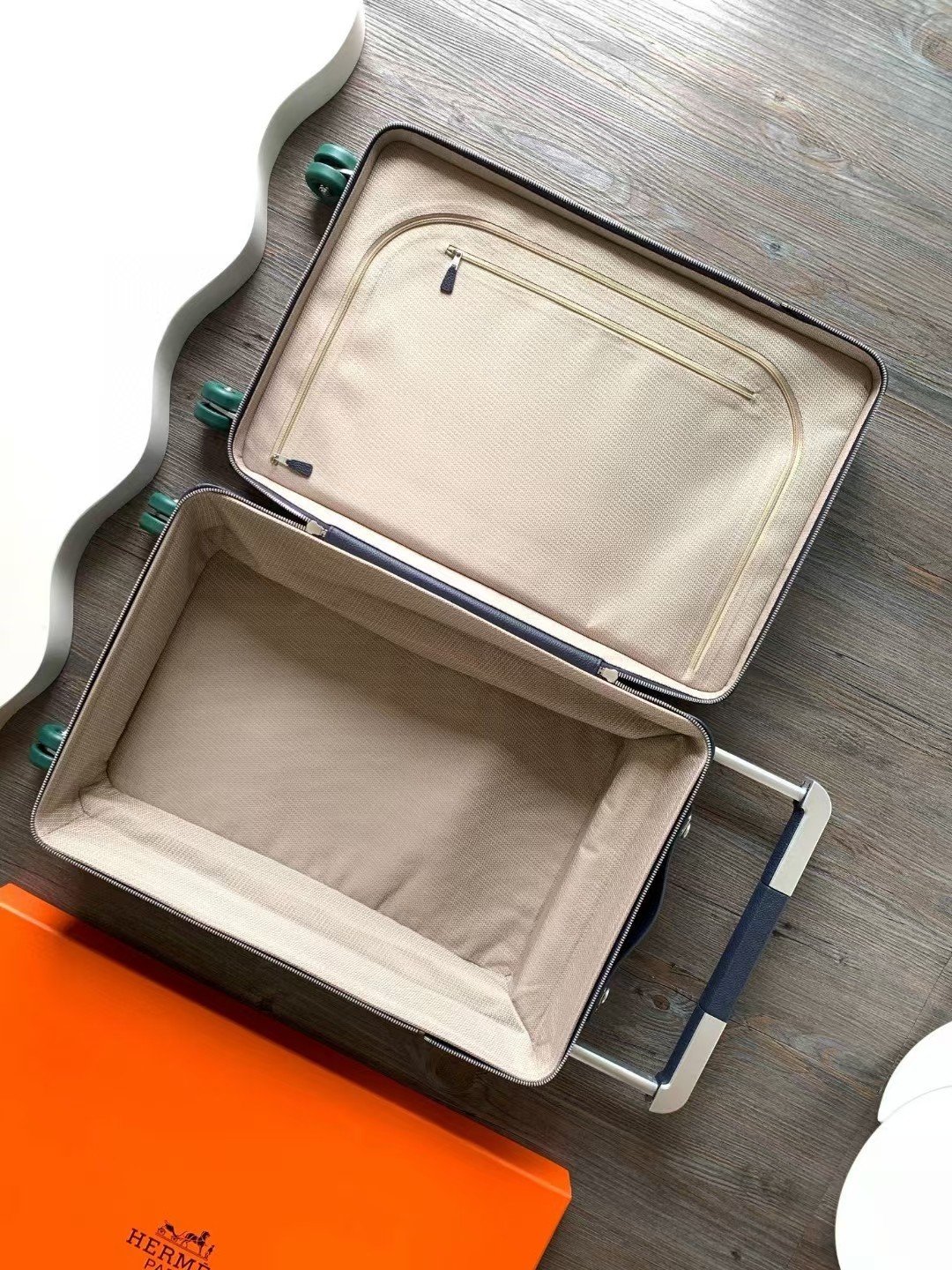 Hermès RMS Suitcase - Image 4