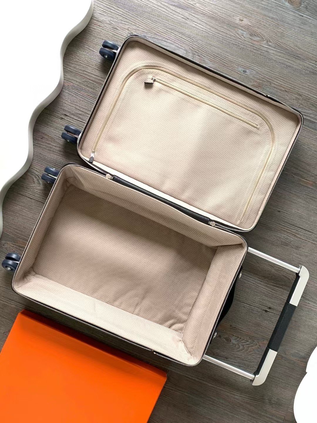 Hermès RMS Suitcase - Image 9