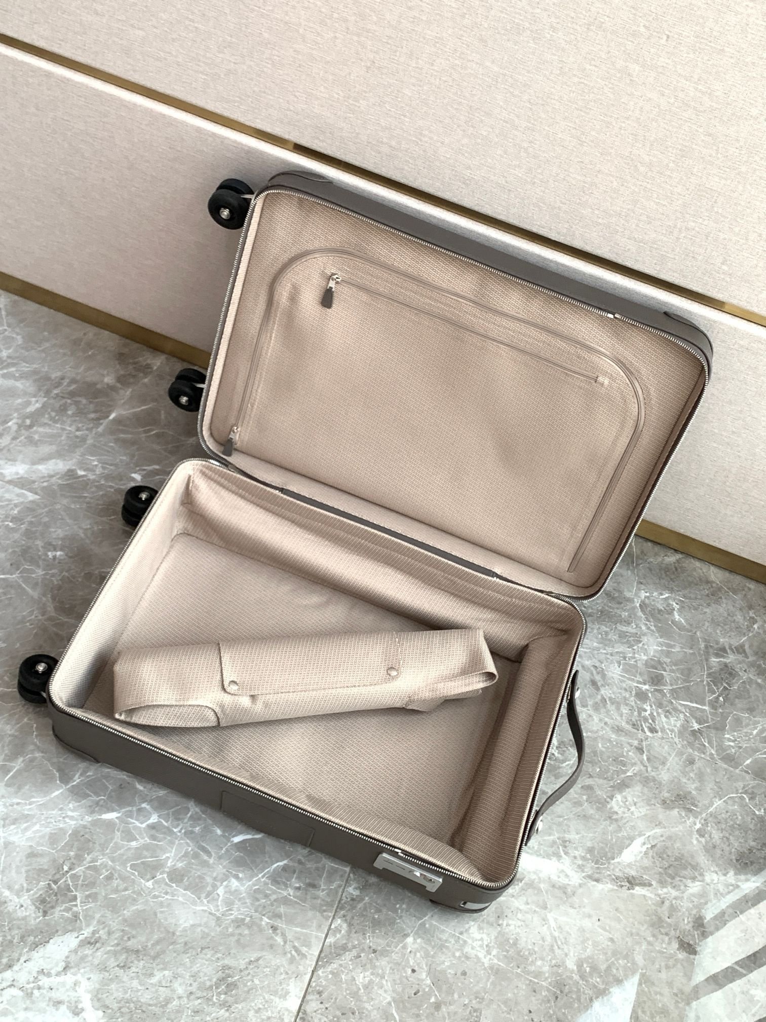 Hermès RMS Suitcase - Image 5
