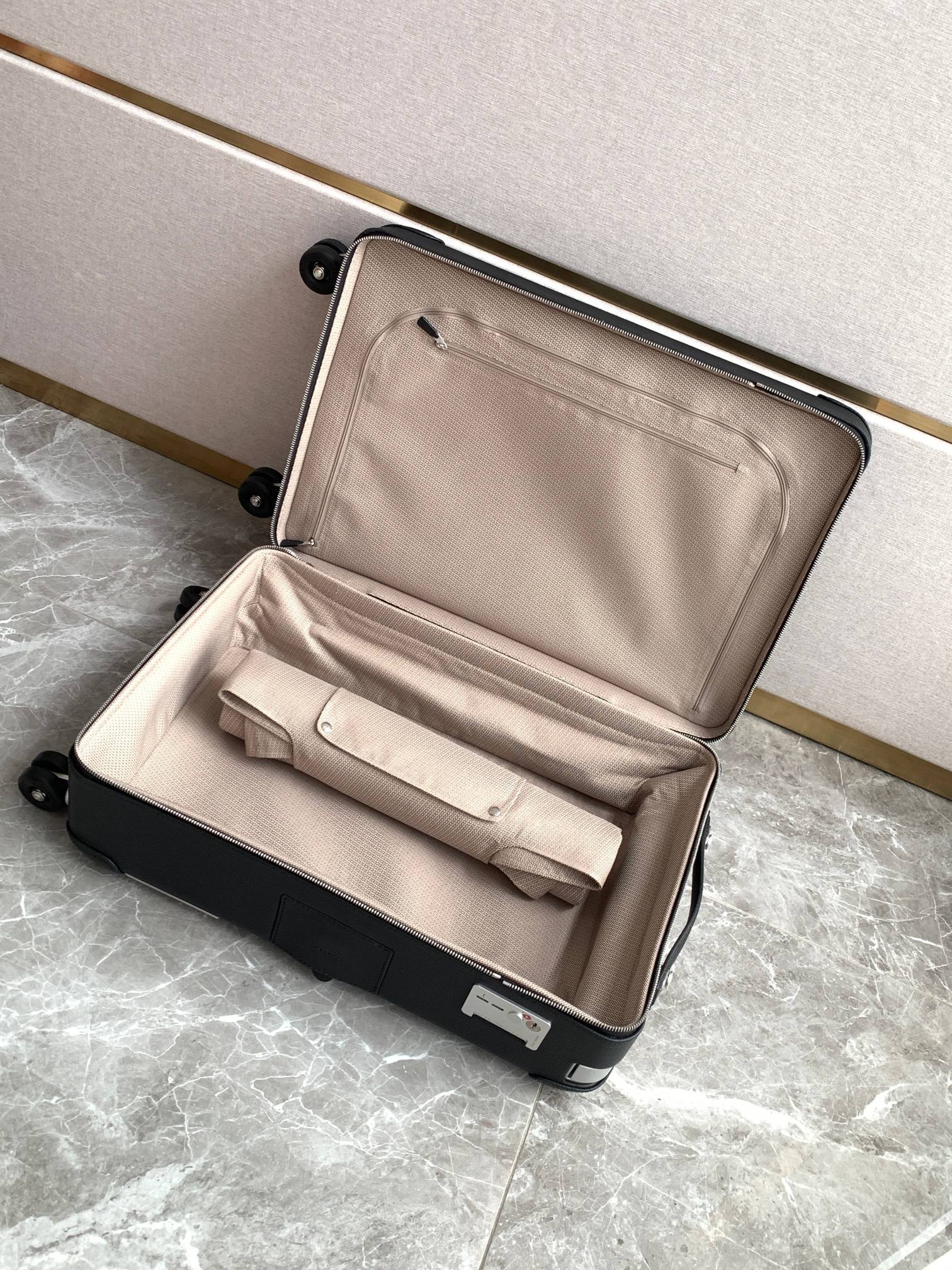 Hermès RMS Suitcase - Image 3
