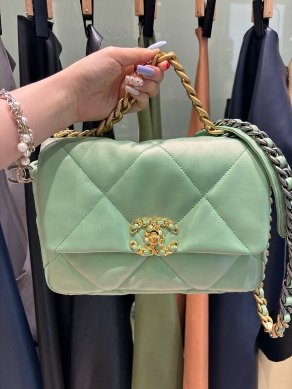 Chanel 22 bag  medium size green