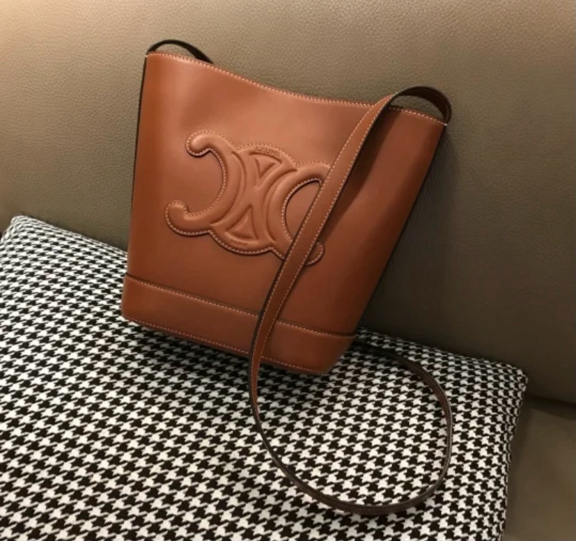 celine besace triumph  authentic quality bag 2025