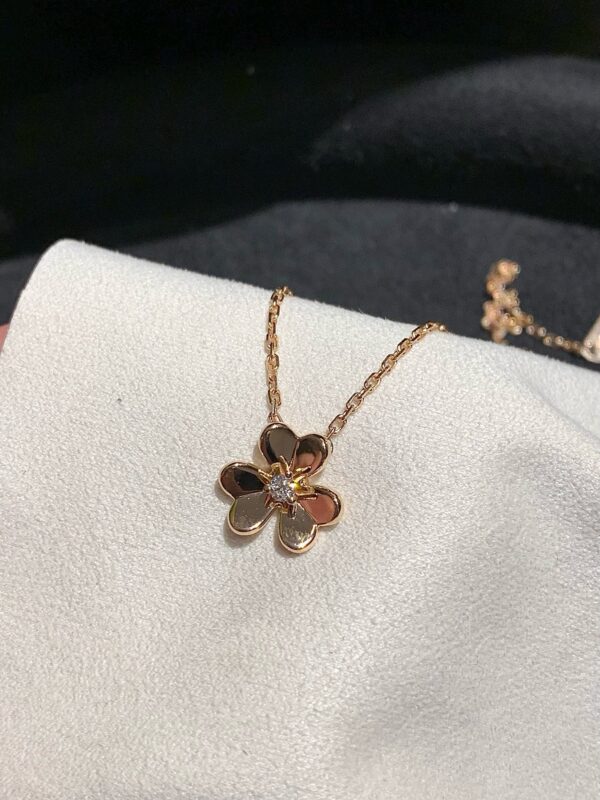 Van Cleef Arpels Frivole collection