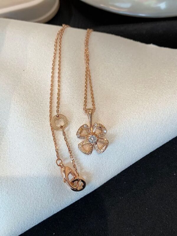Bvlgari Yume Bloom necklace