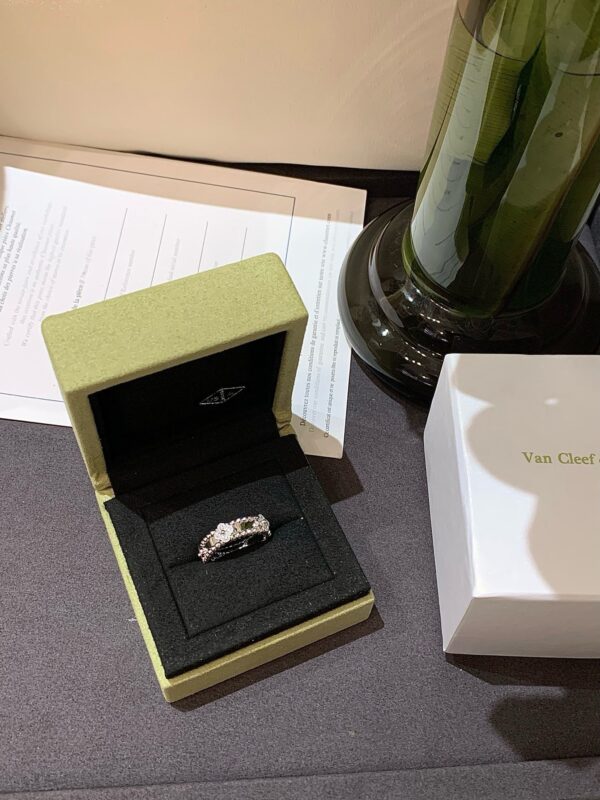 Van Cleef ring