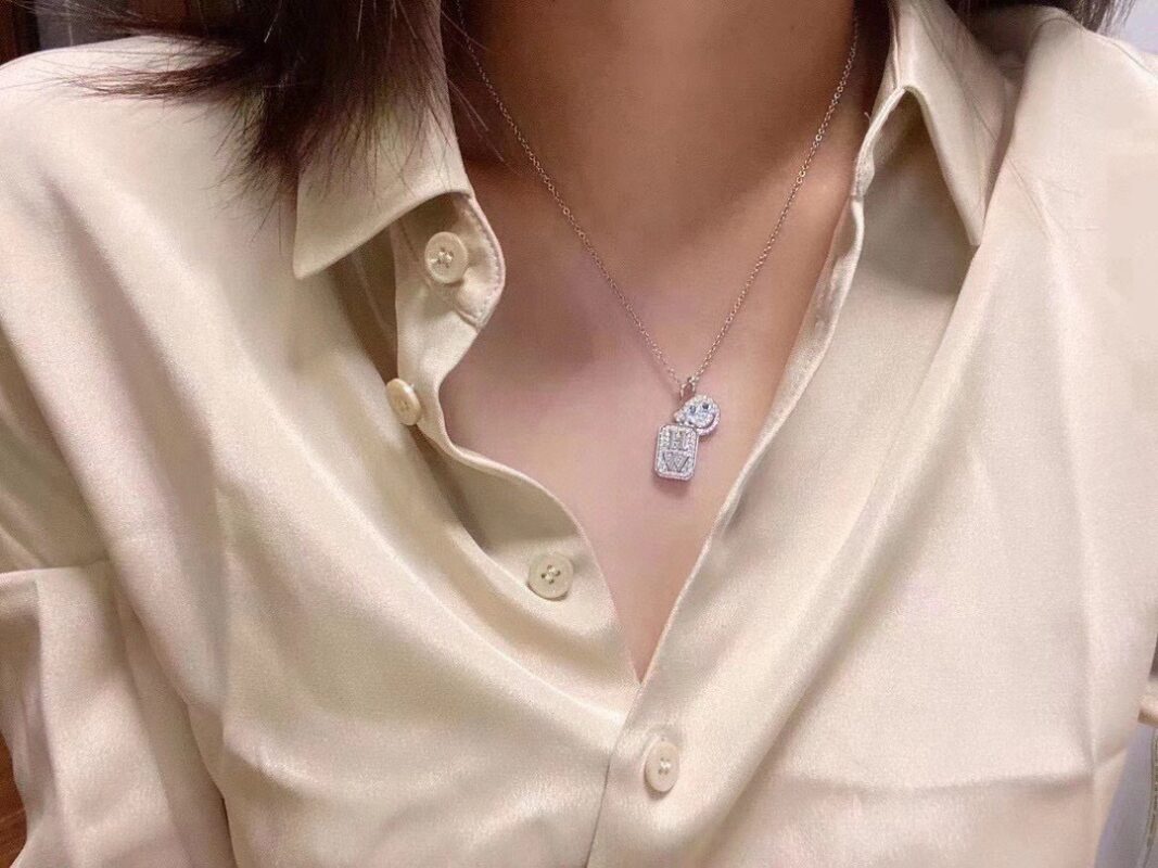 Harry Winston tag pendant