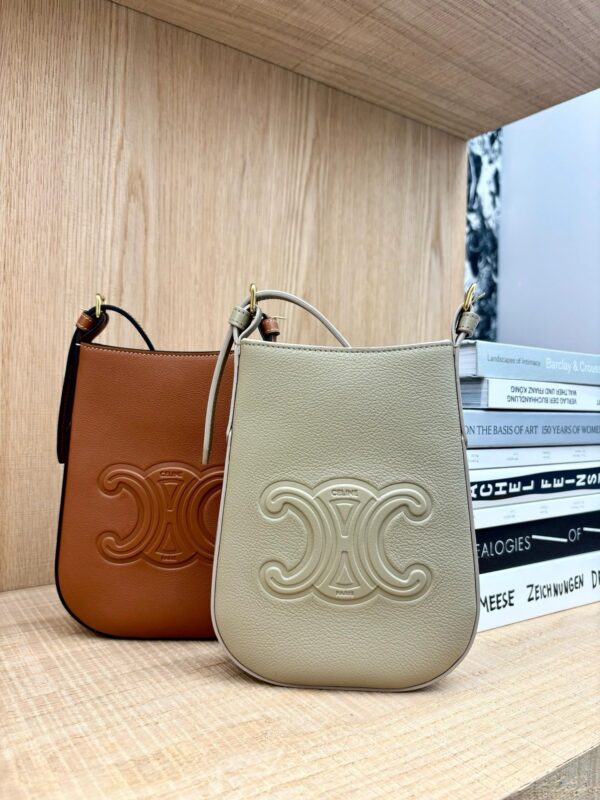 celine besace triumph  authentic quality bag 2025