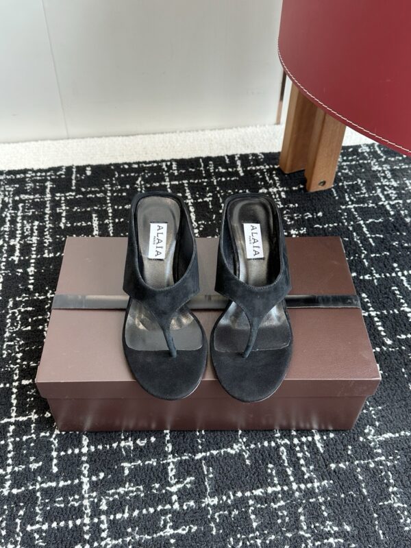 Alaia authentic quality shoes 2025