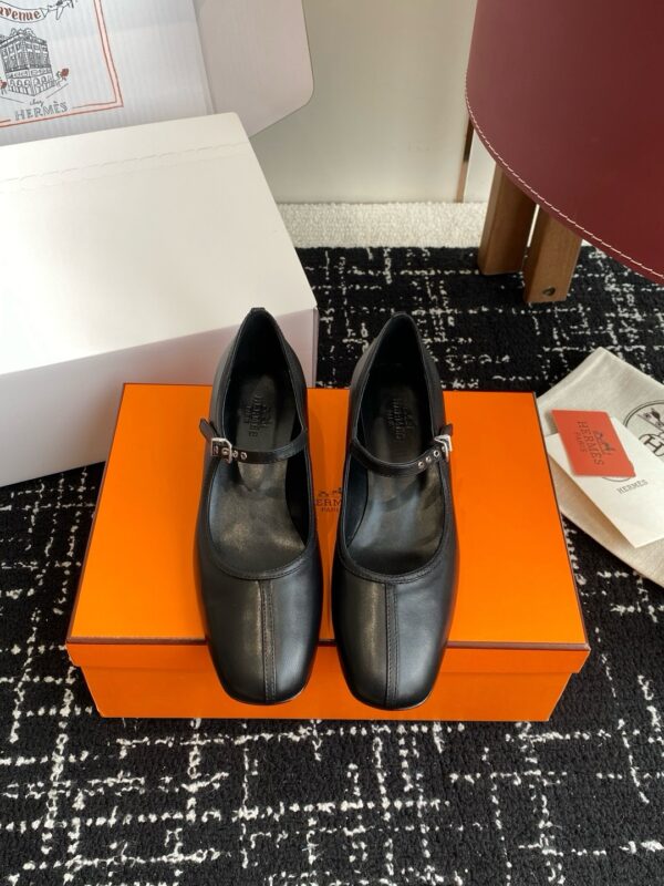 Hermes authentic quality shoes 2025