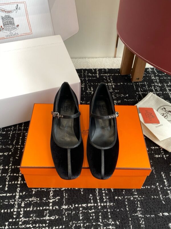 Hermes authentic quality shoes 2025