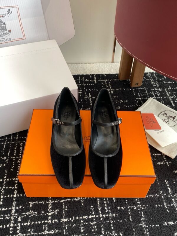 Hermes authentic quality shoes 2025