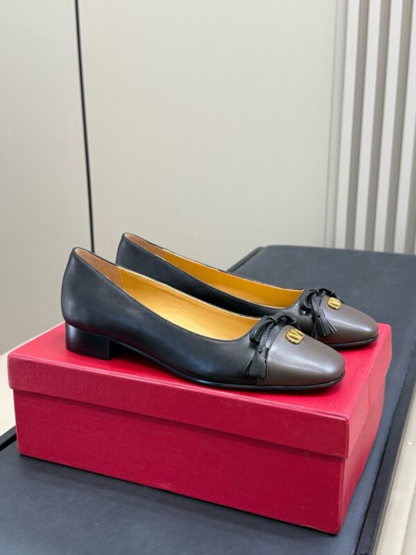 Valentino authentic quality shoes 2025