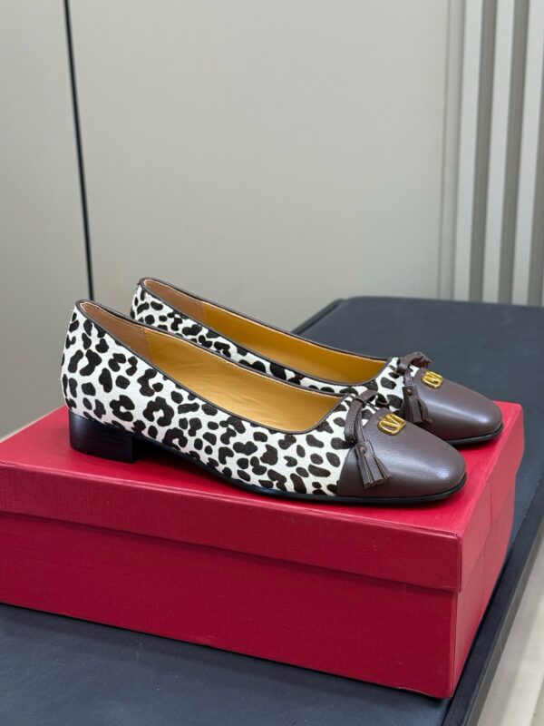 Valentino authentic quality shoes 2025