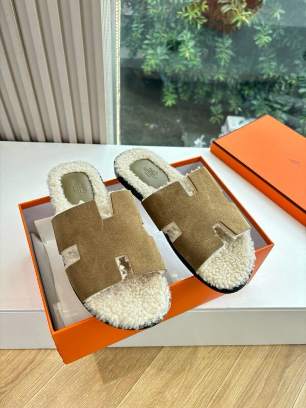 Hermes authentic quality shoes 2025