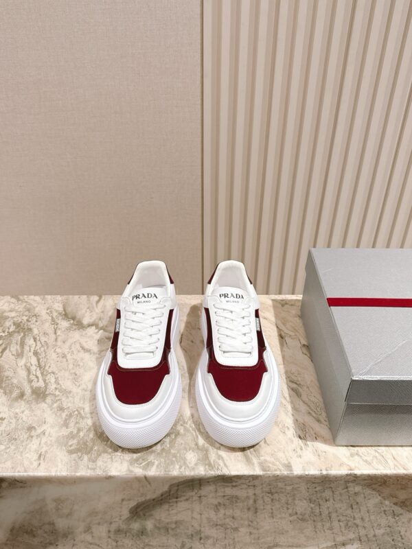 Prada authentic quality sneakers 2025