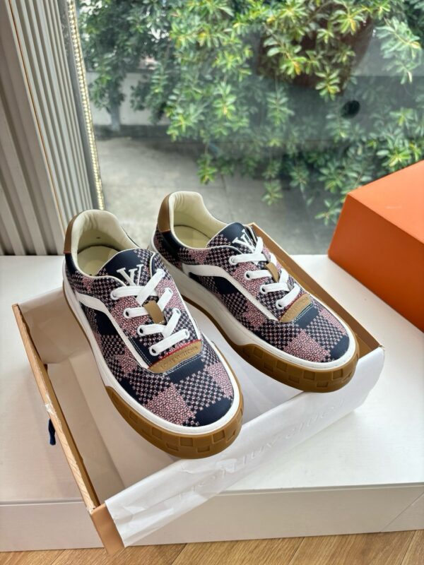 Louis Vuitton authentic quality sneakers 2025