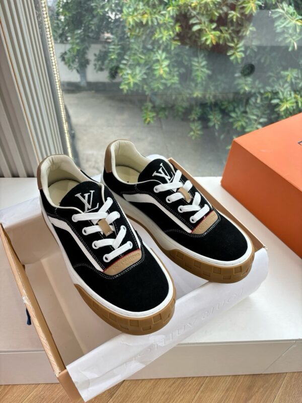Louis Vuitton authentic quality sneakers 2025