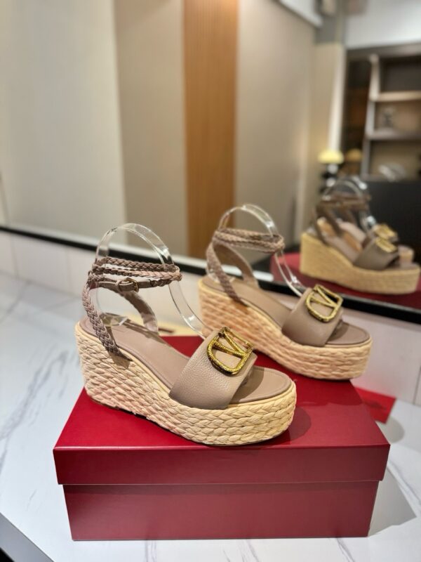 Valentino authentic quality shoes 2025