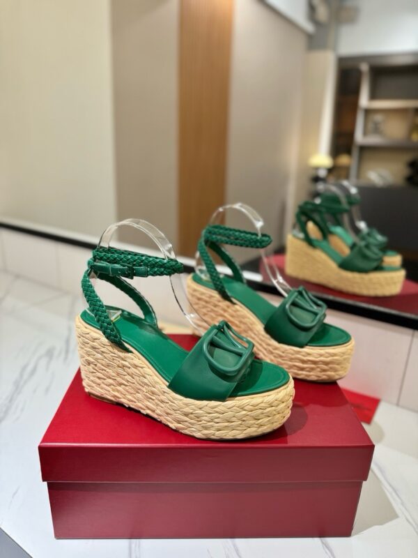 Valentino authentic quality shoes 2025