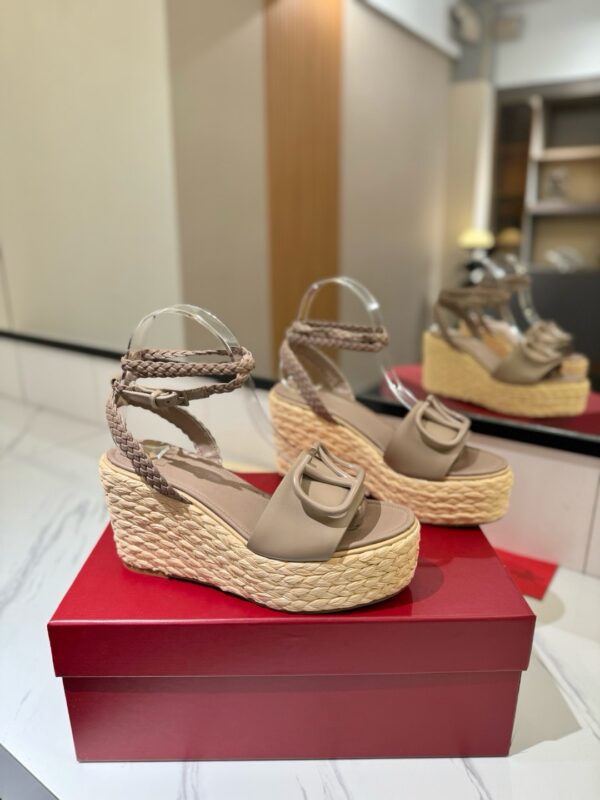 Valentino authentic quality shoes 2025