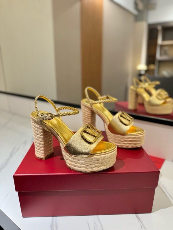 Valentino authentic quality shoes 2025