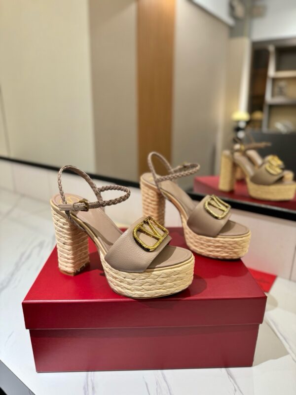 Valentino authentic quality shoes 2025
